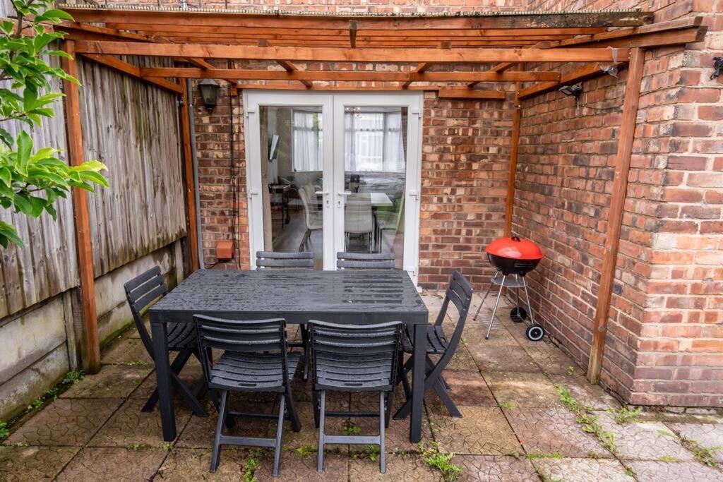 Windsor House 3 Bedrooms Sleeps 8 Manchester Exteriér fotografie