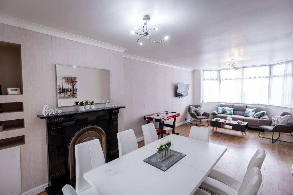 Windsor House 3 Bedrooms Sleeps 8 Manchester Exteriér fotografie