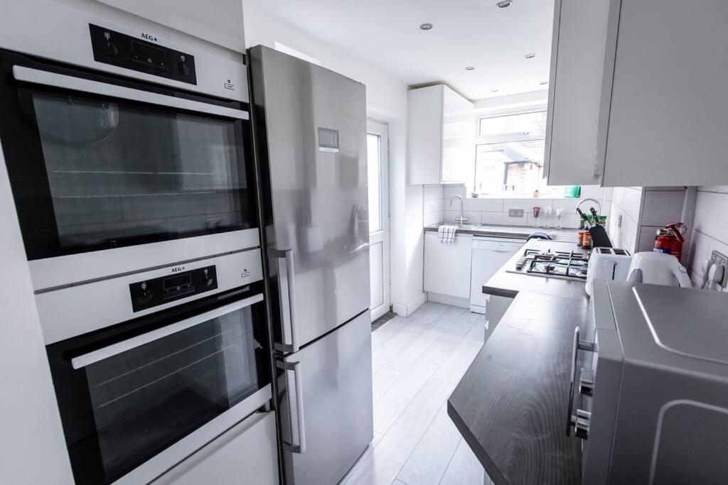 Windsor House 3 Bedrooms Sleeps 8 Manchester Exteriér fotografie